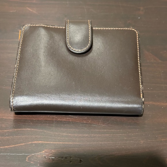 FREE wallet with a purchase of a bag. - Picture 10 of 14